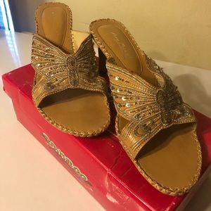 Comfortable fitting shoe.